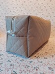grande trousse de toilette beige matelass&eacute;e