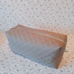 grande trousse de toilette matelass&eacute;e beige mixte